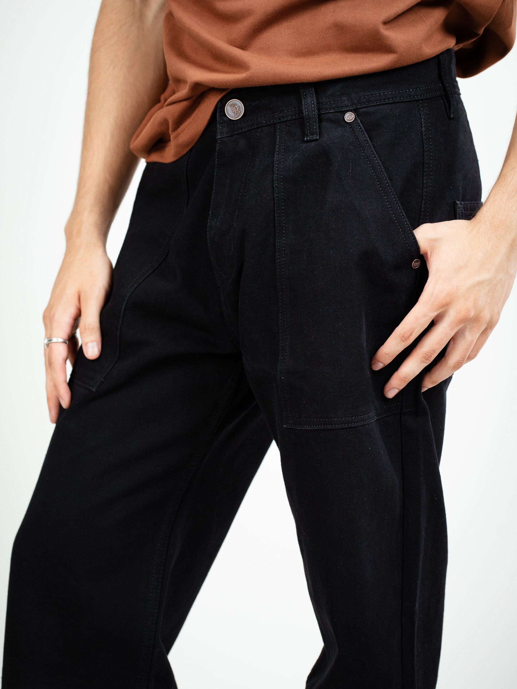 BLACK LOOSE FIT JEANS WITH EXTERNAL POCKETS