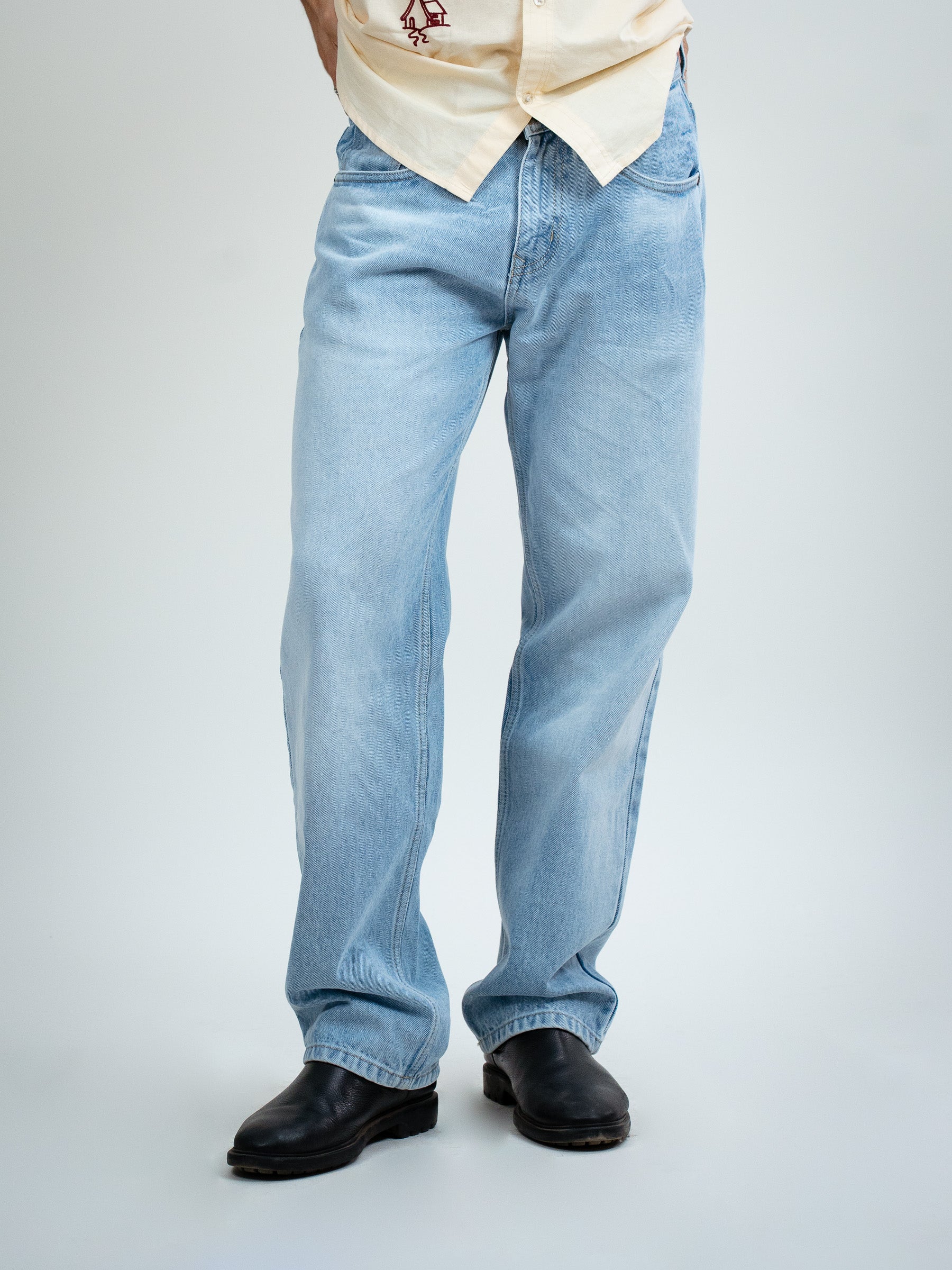 BLUE FADED STRAIGHT FIT JEANS