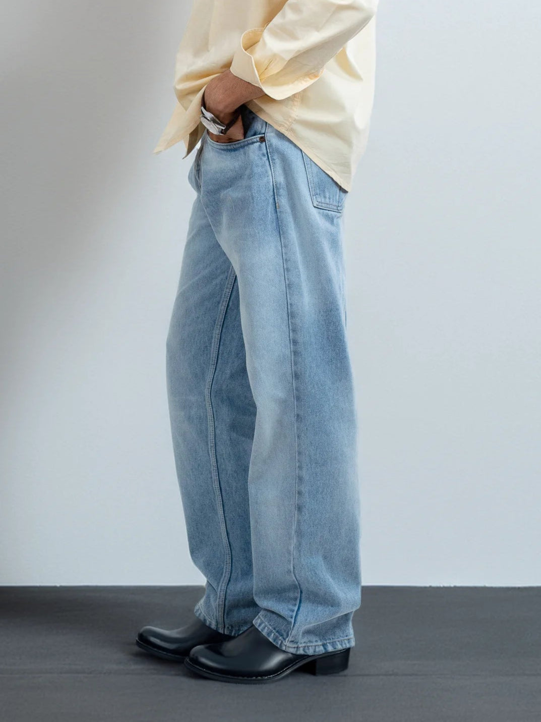 BLUE FADED STRAIGHT FIT JEANS