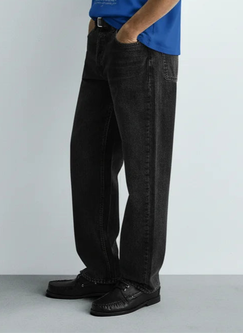 BLACK FADED STRAIGHT FIT JEANS